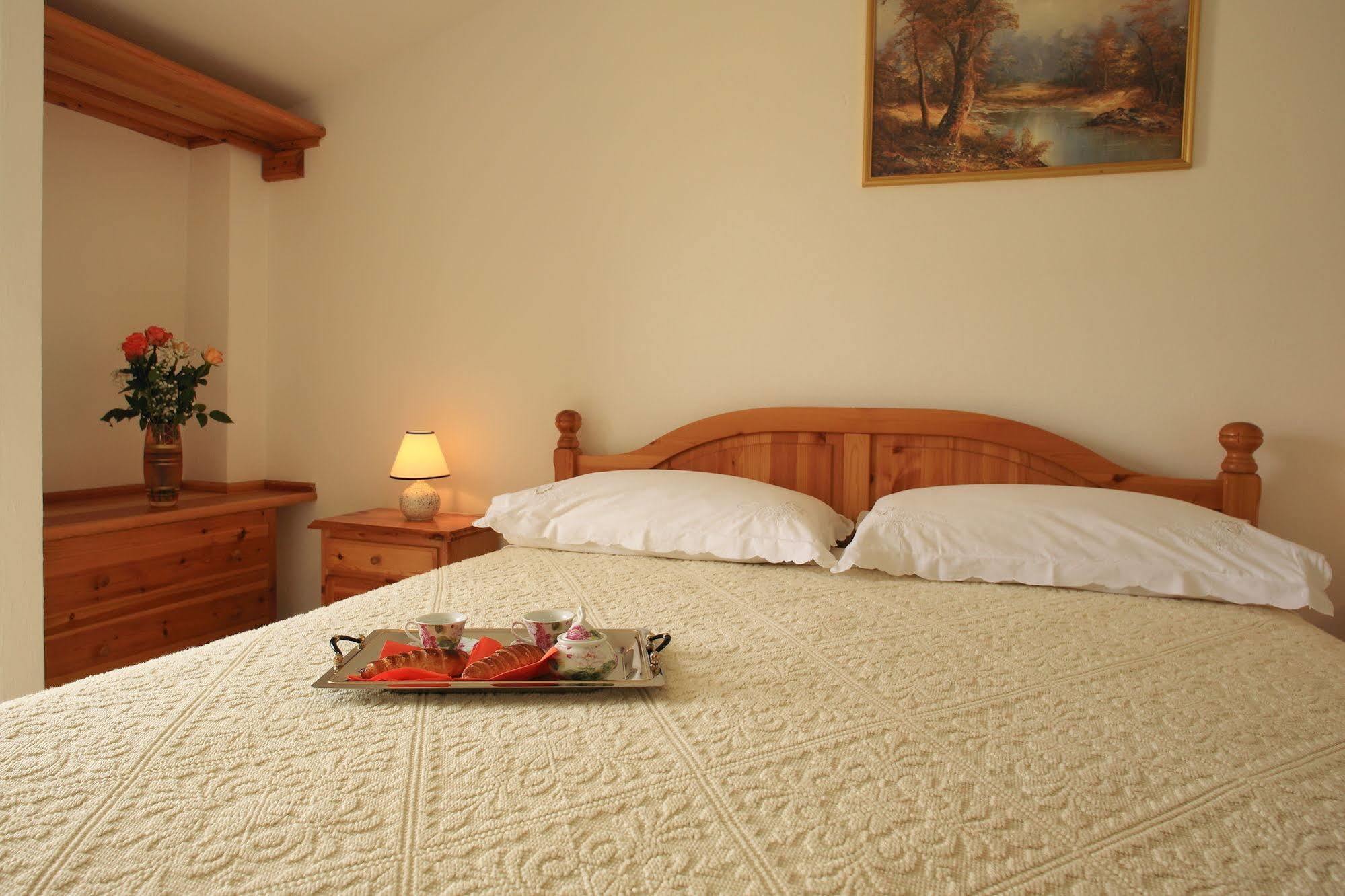 Hotel Dori D'Oro 오로세 외부 사진